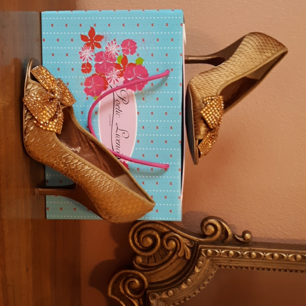 SHOES
